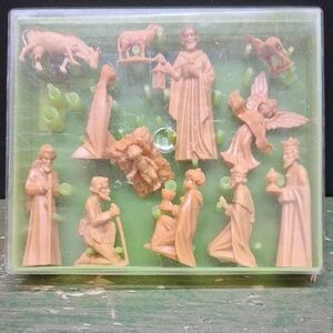 Vintage Set of Beige Resin Plastic Nativity Scene With 12 Pieces Made in West Ge